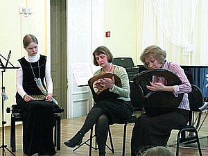 Мария Кренёва (флейта), Ольга Николаева (лира), Анна Дарий (лира)
